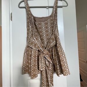 Tank with bow tie back